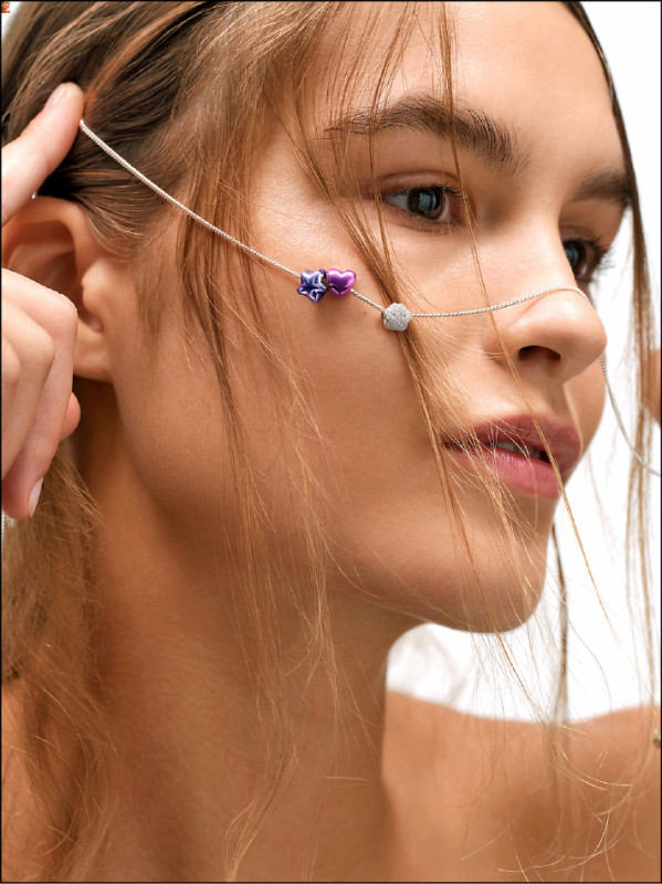 Pandora Mini Charms系列可自由搭配出個人風格，880元起。