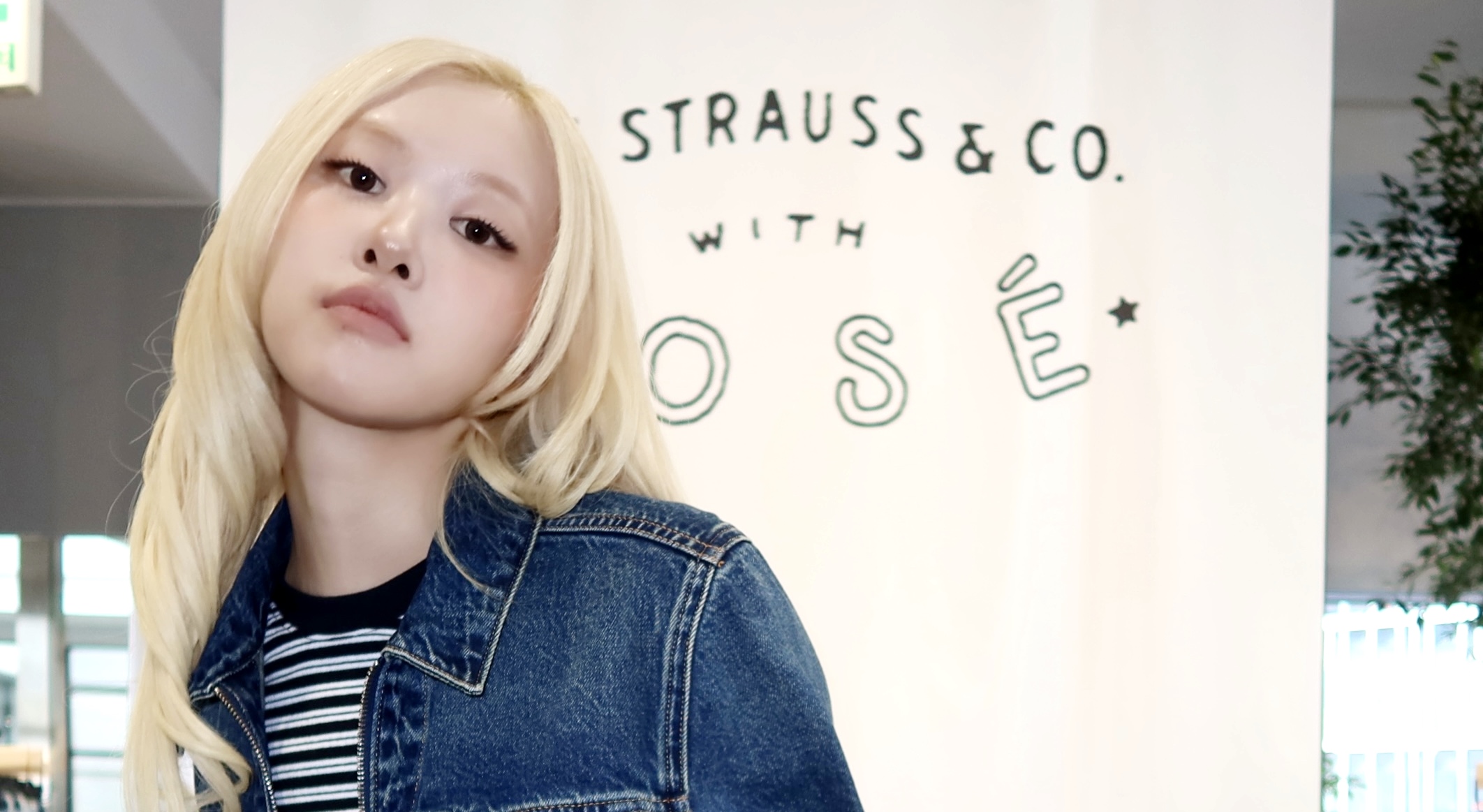 Levi's®攜手ROSÉ推限定聯名系列 個性丹寧套裝演繹原創精神 徽章吊飾配件搭出專屬風格