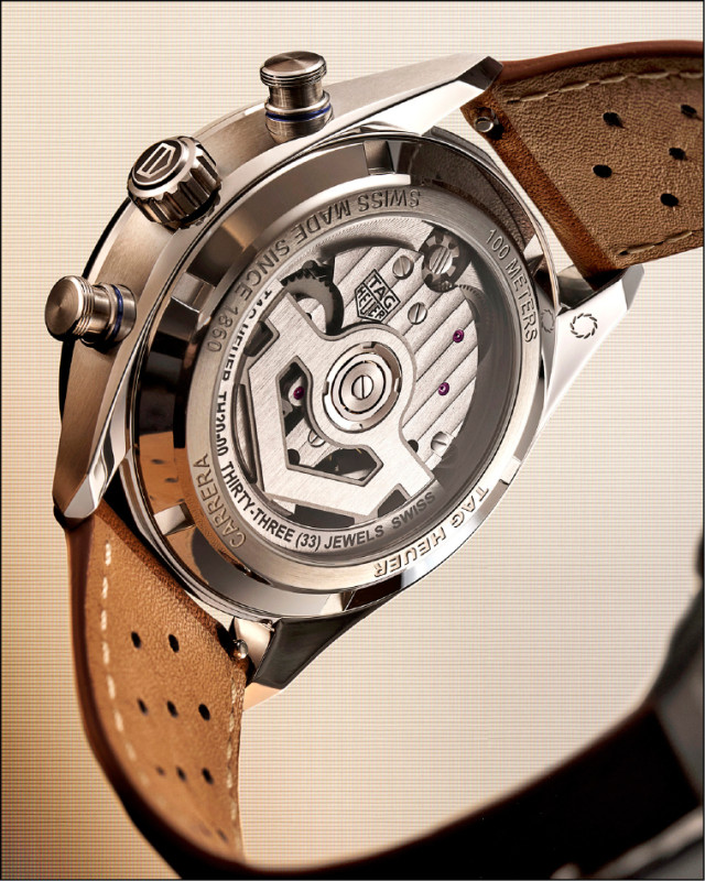腕錶搭載Calibre TH20-00自動上鍊機芯，右上方錶耳鐫刻桂冠花環圖案。