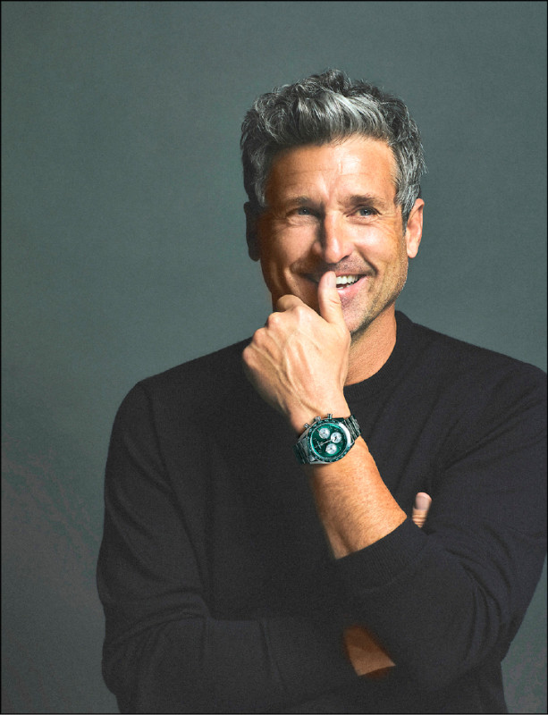 品牌大使派屈克‧丹普西（Patrick Dempsey）佩戴TAG Heuer Carrera Sport計時腕錶42毫米湖水綠鍊帶款，212,200元。