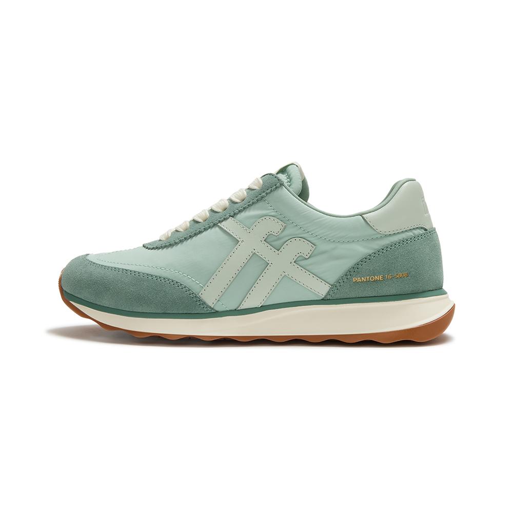 FitFlop × Pantone Retro-Q FF Suede Trainers休閒鞋，4,850元。