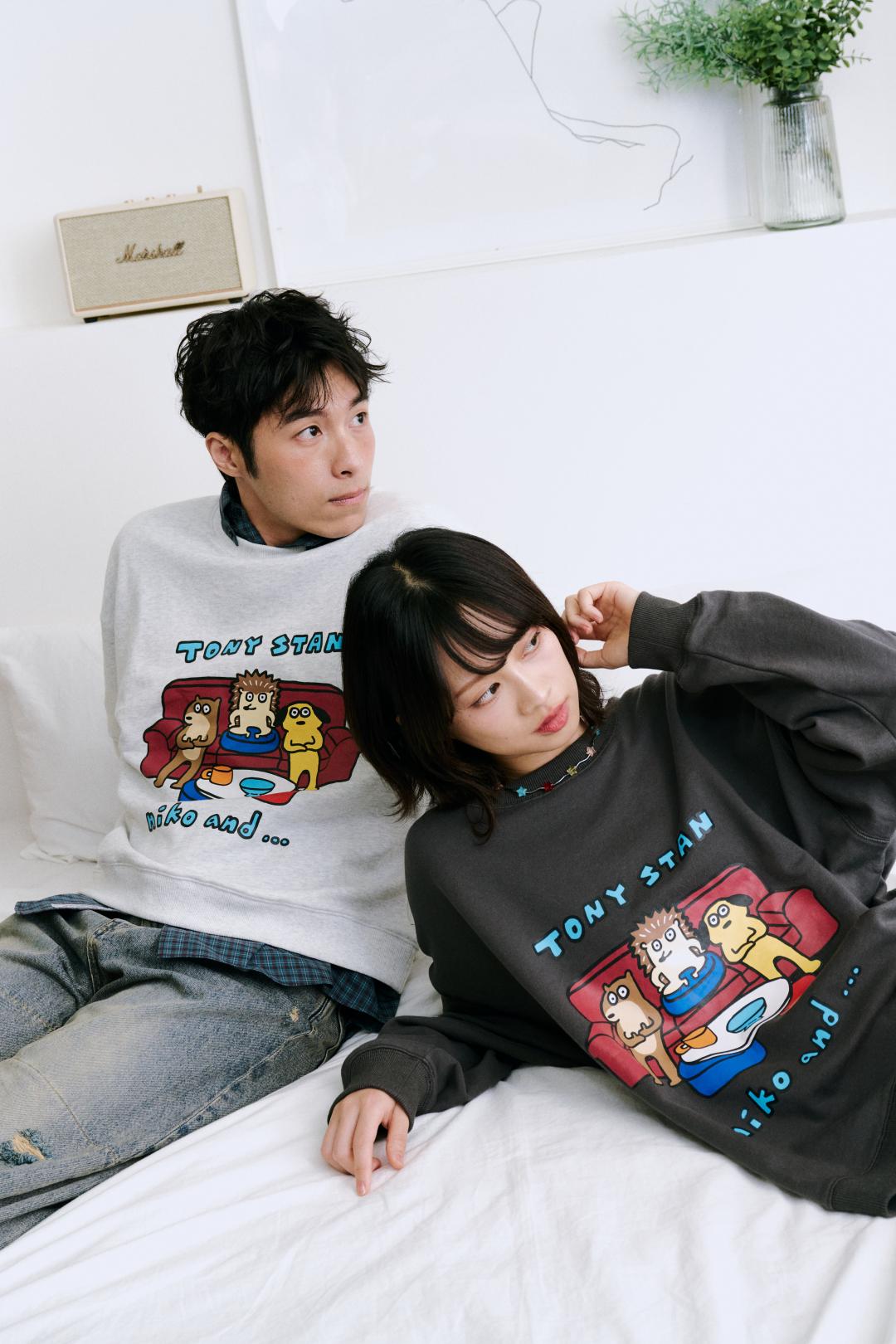niko and ...攜手台灣插畫家「屎蛋唐尼」推出9週年聯名系列，服飾部分藉由寬鬆輪廓打造百搭實穿單品。圖為長袖大學T，每件2,290元。