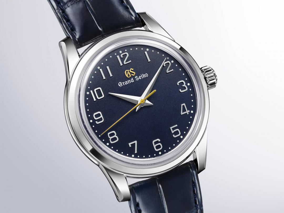 Grand Seiko Elegance Collection SBGW325腕錶，罕見以立體阿拉伯數字為時標，160,000元。（Grand Seiko提供，以下同）