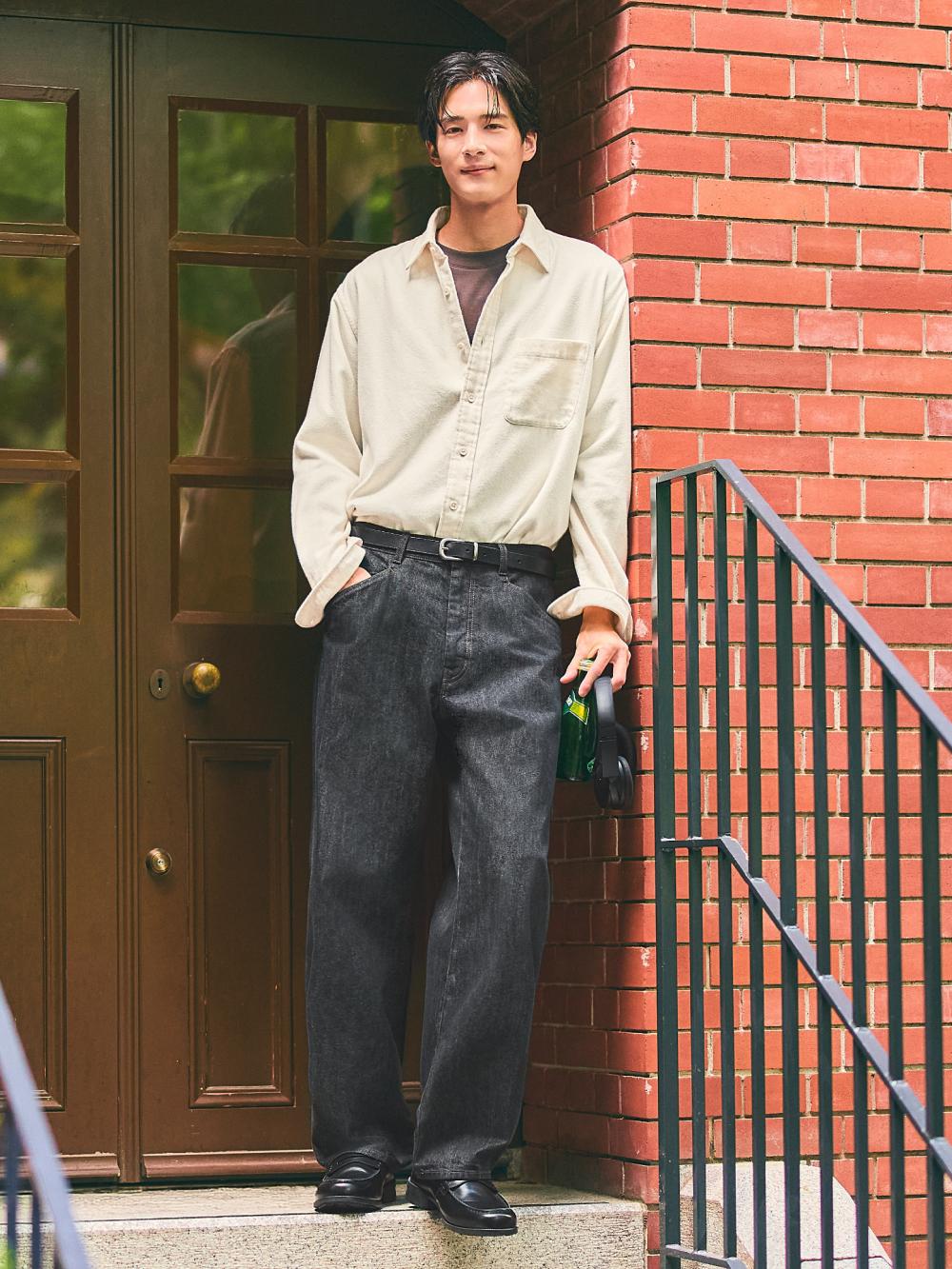 UNIQLO : C系列男裝／男女適穿繭型牛仔褲，原價NT$1,290元，期間限定會員優惠NT$990元。
