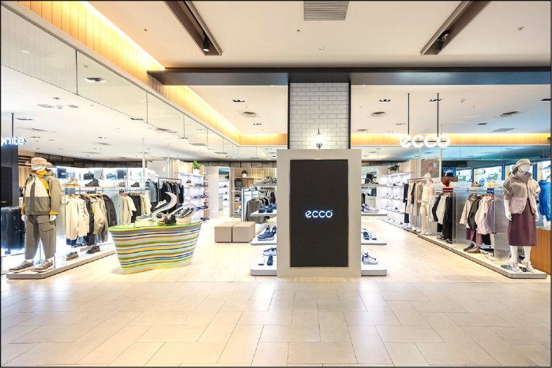 ECCO新光三越台北信義新天地A8專櫃煥新開幕，以簡約線條與明亮空間構築現代化的購物氛圍。