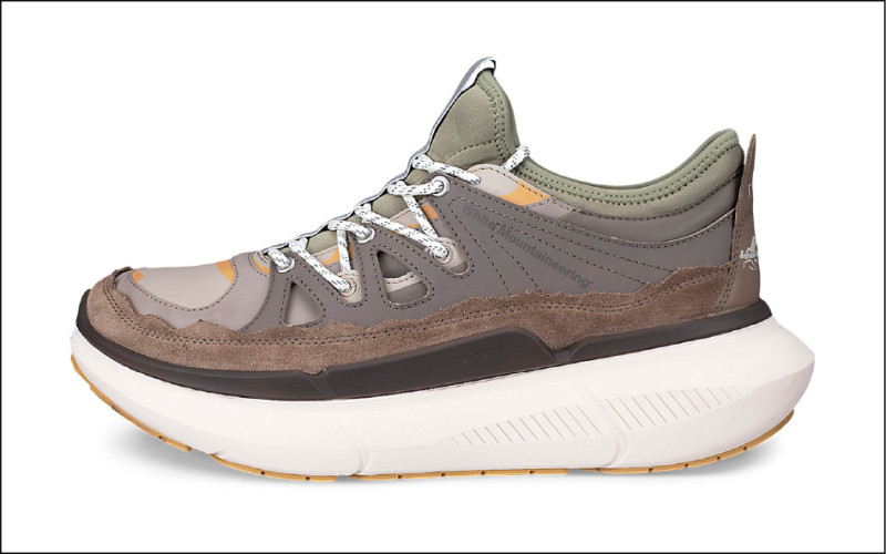 ECCO×White Mountaineering聯名系列BIOM 2.2 MAX，透過羽褐色、岩石灰的深淺配色強化視覺層次，9,680元。
