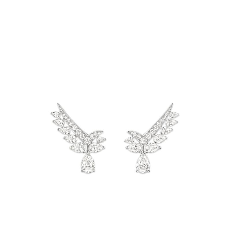 Chaumet Joséphine Impériale耳環，以18K白金鑲嵌兩顆各約1克拉梨形鑽石，價格依主石條件調整。（Chaumet）