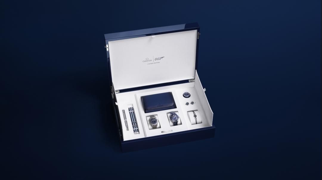 OMEGA海馬潛水300米007套組，2,453,000元。