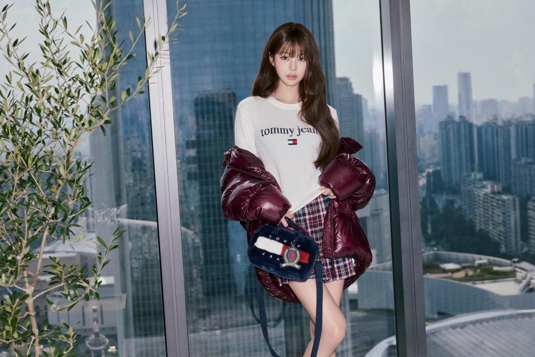 羽絨外套是冬季不可或缺的保暖單品，卻也因蓬鬆輪廓，成為愛美女性又愛又恨的穿搭選擇，不過張員瑛靠著心機穿搭公式，穿出顯瘦視覺感。