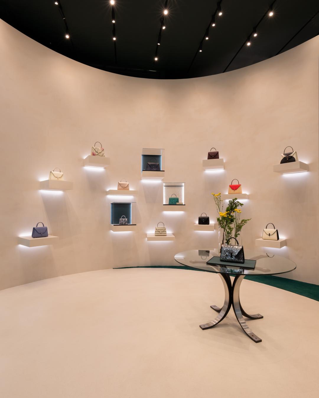 Museum Wall經典展示牆展出經典Iside系列特殊及工藝款。