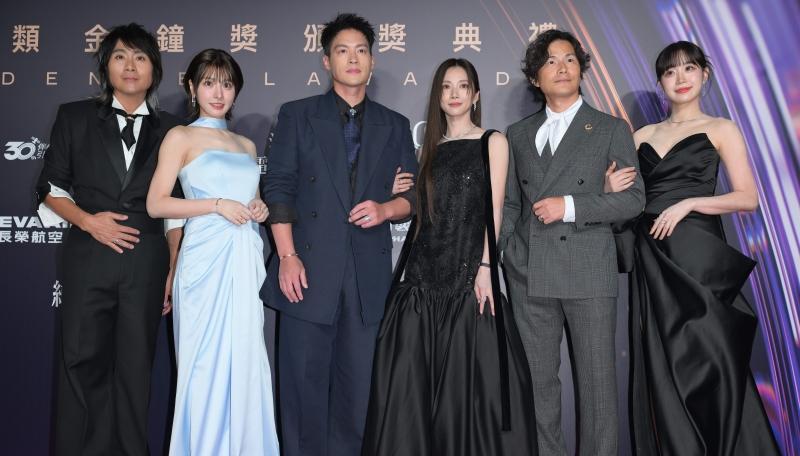 峮峮（左2）。（攝影新聞組攝）