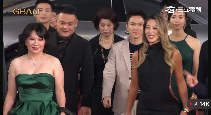 金鐘61》蔡詩芸角逐最佳綜藝節目獎！黑色禮服大露美背、側乳外洩成焦點