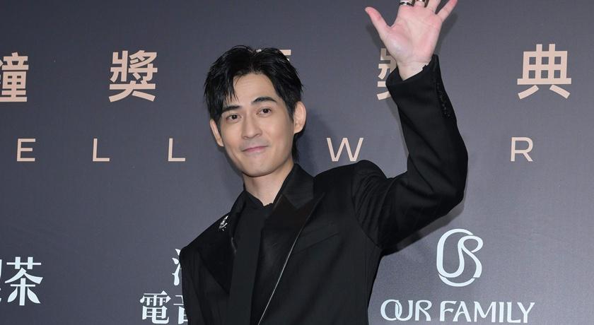 金鐘61》周渝民黑西裝藏時尚巧思!緞面翻領搭「長飄帶」熟男氣場全開 金鐘61》周渝民黑西裝藏時尚巧思!緞面翻領搭「長飄帶」熟男氣場全開