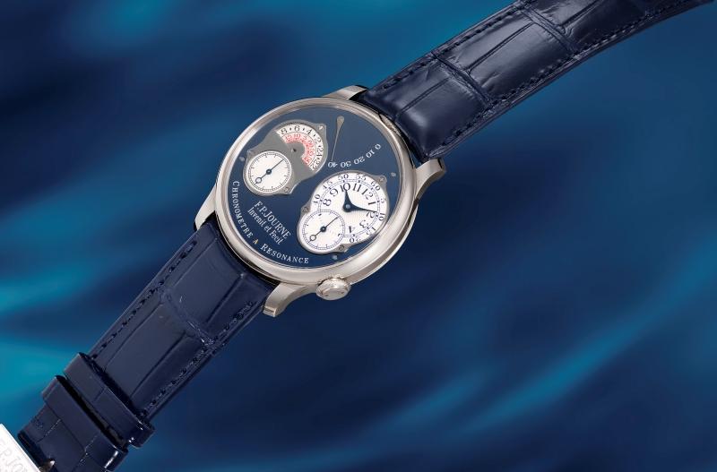 F.P. Journe Chronomètre à Résonance「Mark Cho Special」腕錶，深藍色錶盤搭配雙時間顯示，全球限量5枚，估價600萬至1,200萬港元。（Phillips提供）