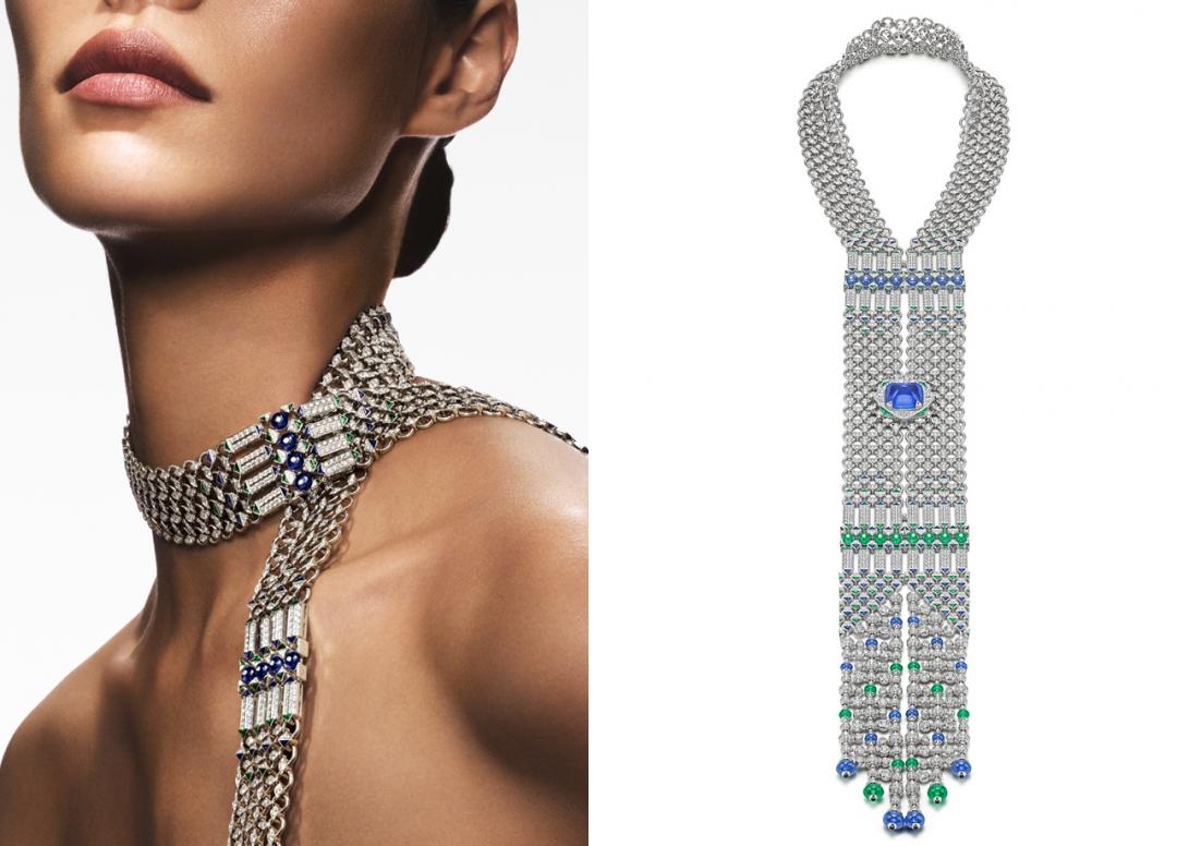 BVLGARI Eclettica系列Seres Scarf頂級項鍊以靈活結構展現如織品般的柔軟度，可如絲巾般環繞頸間，變化不同佩戴造型。藍寶石、祖母綠、縞瑪瑙與鑽石。