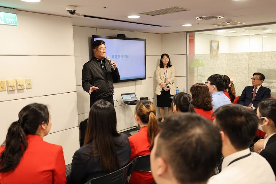 英勇防搶》中信銀忠孝分行行員 獲北市府表揚