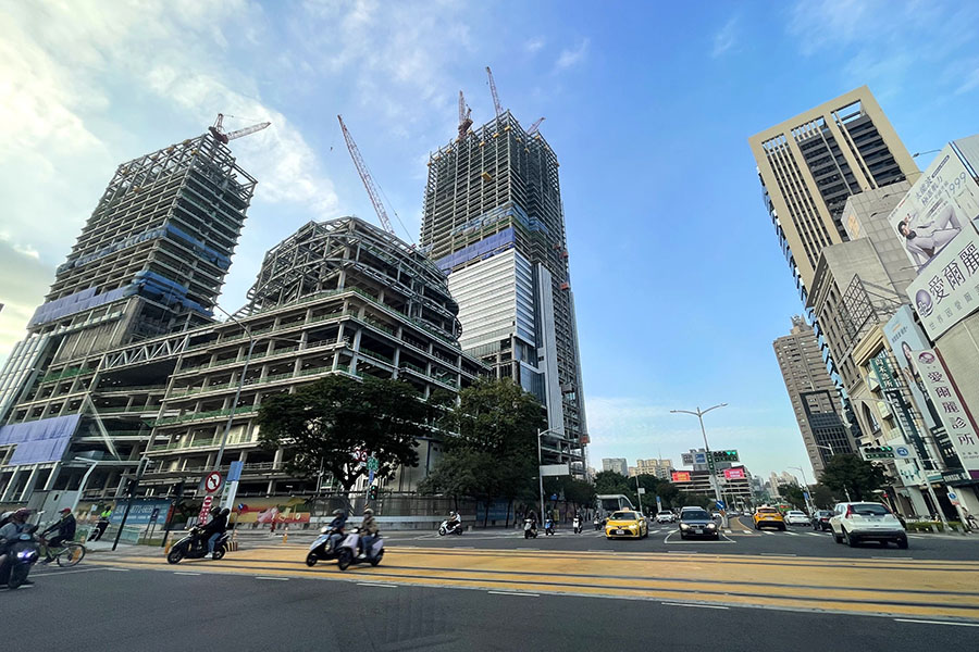 北高雄百貨黃金三角現身  百貨概念宅一卡皮箱入住