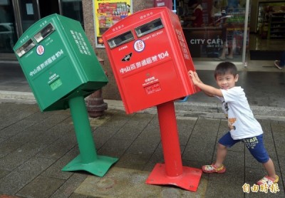 自由開講》「我看歪腰郵筒」是近十年來最好的作文題目
