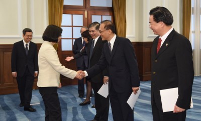 林濁水觀點》民眾滿意度驟降與總統危機處理策略（四）：總統閣揆不滿度齊飈升，非採革命性手段不可