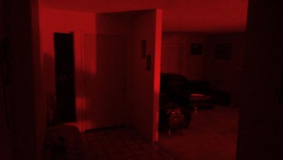 恐懼鳥》讓你困在房裡無處可逃的詭異怪光—加州紅光事件