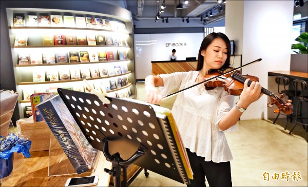 人物專訪》餐飲王 國轉身後——戴勝益三億打造書屋