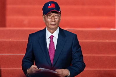 自由限時批》郭董選總統，難道是愚人節的笑話？！