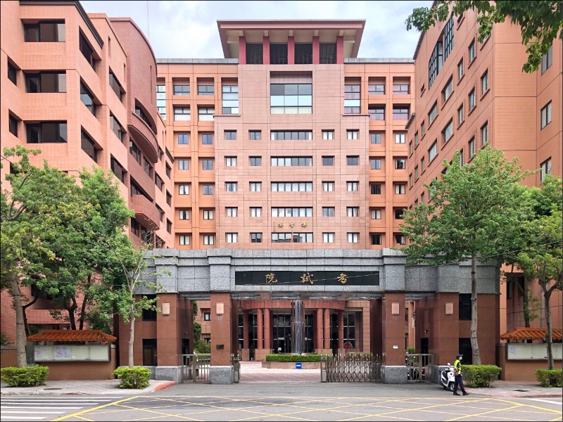 高教展望》參考私校退撫／ 公教退撫新制 不排除投保人自選投資