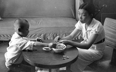 歷史學柑仔店》「媽媽」怎麼當？談日治時期臺灣的母職實踐
