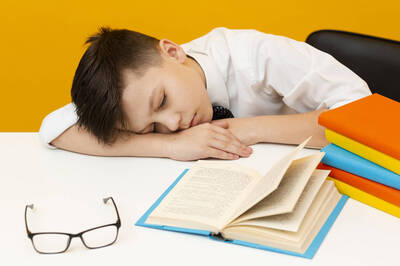 健康醫療網》台國高中生每日平均睡6.9小時！ 醫籲：讓孩子多睡點身心才健康