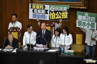 黑暗流浪者》趁亞亞當歸 藍白「偷襲」2公投逕付二讀