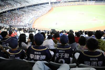 名家分享~童子瑋》基隆學童走進大巨蛋 歡喜看職棒