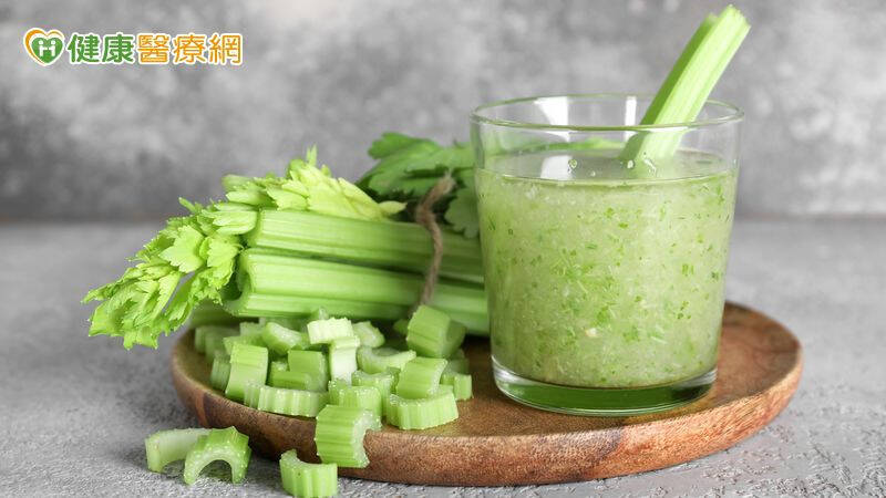 健康醫療網》台灣也瘋「西芹汁」 抗發炎還能排毒？營養師：8種人先不要跟風