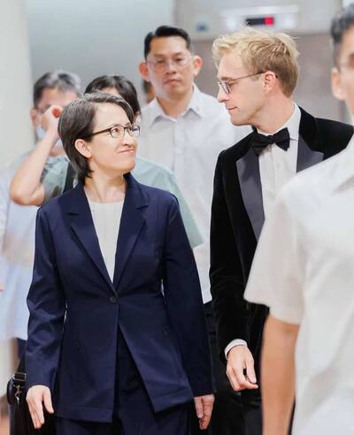 許美華頻道》IPAC創辦人與戰貓訪歐幕後