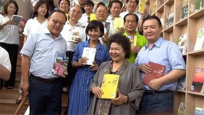 沈榮欽國際視野》圖書館內的小小簽名