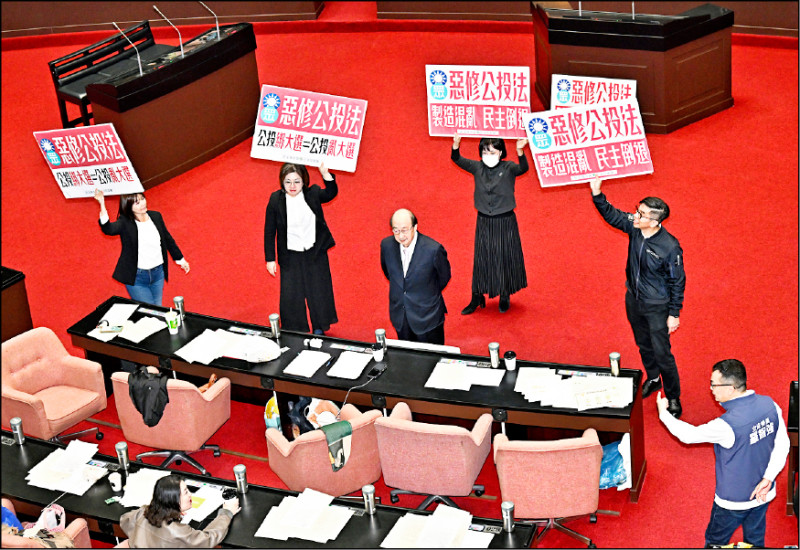 社論》藍白為何要重蹈公投亂大選