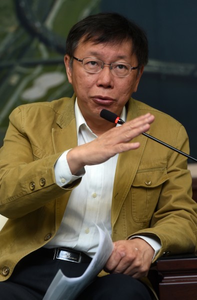 作者認為,柯文哲團隊順著公民覺醒浪潮,一舉震盪選舉生態,鑿出一道台灣政治分水嶺。(記者簡榮豐攝) 作者認為,柯文哲團隊順著公民覺醒浪潮,一舉震盪選舉生態,鑿出一道台灣政治分水嶺。(記者簡榮豐攝)