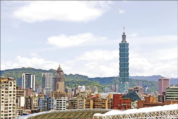 此次台北選舉,堪稱精彩,帶動台灣各地選情。拉下權貴,是台北主戲,終於奏功。其間過程攻防,兩軍對壘之緊張,有MG149案,有竊聽案,有令人驚訝的台大活摘器官謠言。還好雨過天青,權貴中箭下馬。這次醫生候選人終於被迫把病人候選人「安樂死」!(記者葉思含攝影) 此次台北選舉,堪稱精彩,帶動台灣各地選情。拉下權貴,是台北主戲,終於奏功。其間過程攻防,兩軍對壘之緊張,有MG149案,有竊聽案,有令人驚訝的台大活摘器官謠言。還好雨過天青,權貴中箭下馬。這次醫生候選人終於被迫把病人候選人「安樂死」!(記者葉思含攝影)