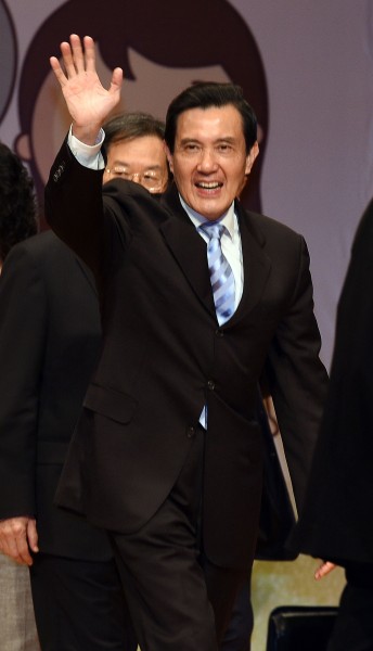 「請馬總統您別還鎖在高塔之中，如果政府不站在人民這邊，人民隨時會把權力收回去，如果馬總統還是一意孤行忽略民意，人民會再一次修理執政黨。」（記者王敏為攝）