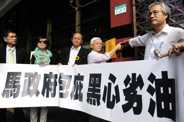 作者認為,食藥署正事不做,遇到毒澱粉塑化劑假油毒油就包庇拖延,對米粉炊粉、奶粉開罐價、麥當勞兒童餐、人民帶幾瓶維他命卻非常有興趣,實在可以裁撤。(資料照,記者叢昌瑾攝) 作者認為,食藥署正事不做,遇到毒澱粉塑化劑假油毒油就包庇拖延,對米粉炊粉、奶粉開罐價、麥當勞兒童餐、人民帶幾瓶維他命卻非常有興趣,實在可以裁撤。(資料照,記者叢昌瑾攝)