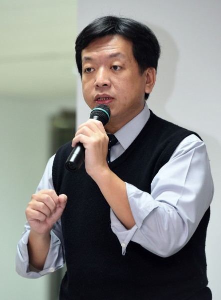 台大創傷醫學部主治醫師許立民(見圖),將接任台北市社會局局長,引發不小爭議。但獨立記者朱淑娟表示,許立民始終站在弱勢的一邊,擔任社會局長,適才適所且當之無愧。(資料照,記者王敏為攝) 台大創傷醫學部主治醫師許立民(見圖),將接任台北市社會局局長,引發不小爭議。但獨立記者朱淑娟表示,許立民始終站在弱勢的一邊,擔任社會局長,適才適所且當之無愧。(資料照,記者王敏為攝)