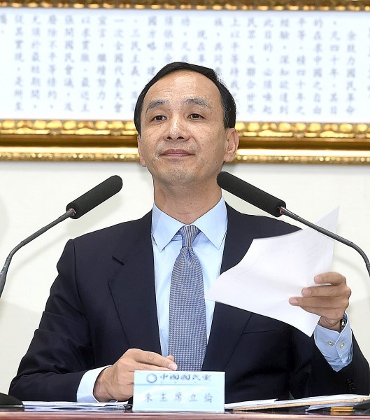 作者呼籲,朱立倫(見圖)唯有完全公開黨產與儘速還財於民才是上上之策!否則看看馬英九,死抱著黨產還不是只剩9趴被人民幹倒在地?(記者方賓照攝) 作者呼籲,朱立倫(見圖)唯有完全公開黨產與儘速還財於民才是上上之策!否則看看馬英九,死抱著黨產還不是只剩9趴被人民幹倒在地?(記者方賓照攝)