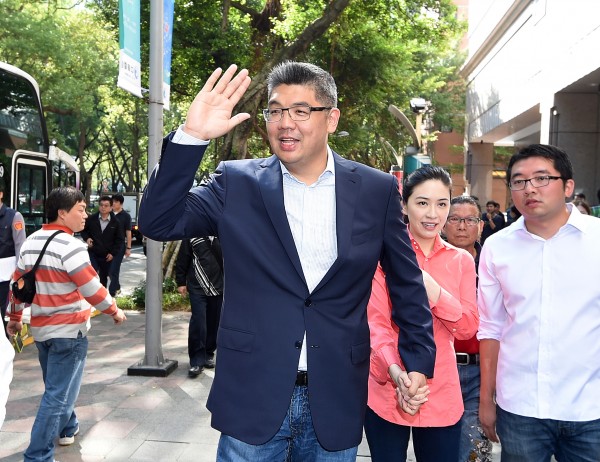 連勝文是個從沒有吃過苦,也不知民間疾苦的富二代少爺,更沒有白手創業成功的紀錄,國民黨居然找他接青發會執行長 ,要幫助年輕人創業,他卻看衰台灣,鼓勵年輕人到中國去創業,到底有沒有搞錯?(資料照,記者方賓照攝) 連勝文是個從沒有吃過苦,也不知民間疾苦的富二代少爺,更沒有白手創業成功的紀錄,國民黨居然找他接青發會執行長 ,要幫助年輕人創業,他卻看衰台灣,鼓勵年輕人到中國去創業,到底有沒有搞錯?(資料照,記者方賓照攝)