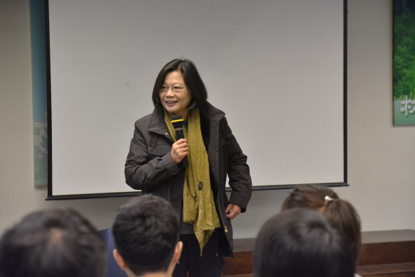 作者認為,台灣不應還陷在「穿裙子的不適合選總統」的可笑沙豬謬論裡,更何況台灣人還欠蔡英文的宇昌案一個公道!(資料照,記者朱則瑋攝) 作者認為,台灣不應還陷在「穿裙子的不適合選總統」的可笑沙豬謬論裡,更何況台灣人還欠蔡英文的宇昌案一個公道!(資料照,記者朱則瑋攝)