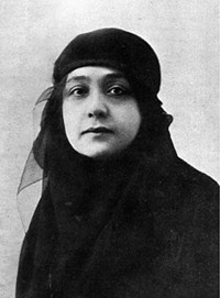 Huda Shaarawi（圖片來源:https://www.pinterest.com/baital1/soa-1918-egyptian-women/）