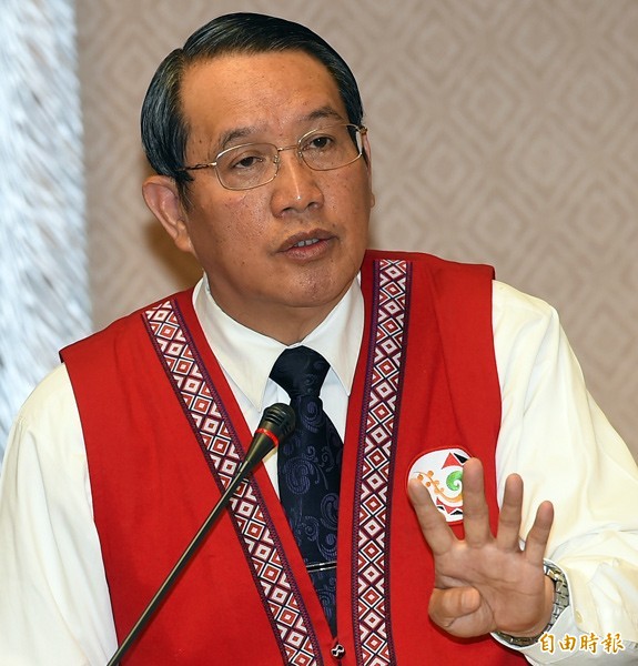 原民會主委林江義26日在立法院詢答時指出，黃帝不是原住民的祖先，如果勉強把原住民變成炎黃子孫，「讓人家見笑！」（記者張嘉明攝）