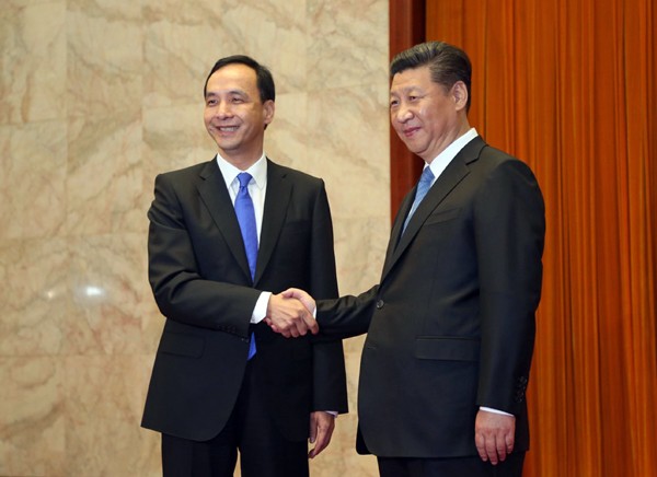 國民黨主席朱立倫（左）、中共總書記習近平（右）。（中央社）