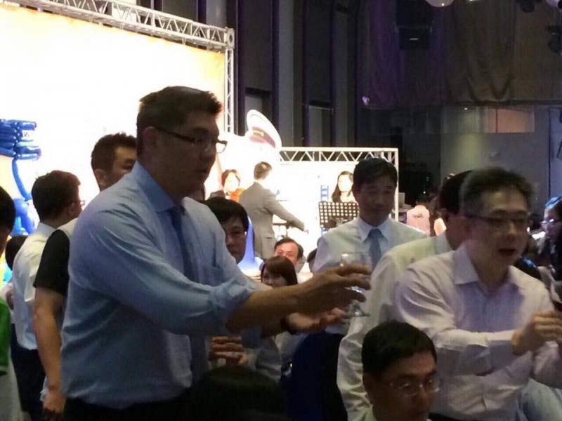 侯友宜副市長﹐你找萬海少東陳柏廷嗎？你可以問問連勝文啊？這個故事我們姑且就稱做「友宜譏八找勝蚊」。（圖：網路截圖）