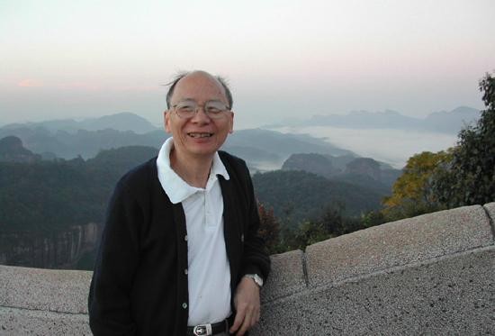 廣東中山大學袁偉時教授（圖）所寫的《現代化與歷史教科書》一文，主要批評中共在高中教科書裡洗腦中國學生仇洋，鼓吹偏狹的民族主義。（圖:網路）