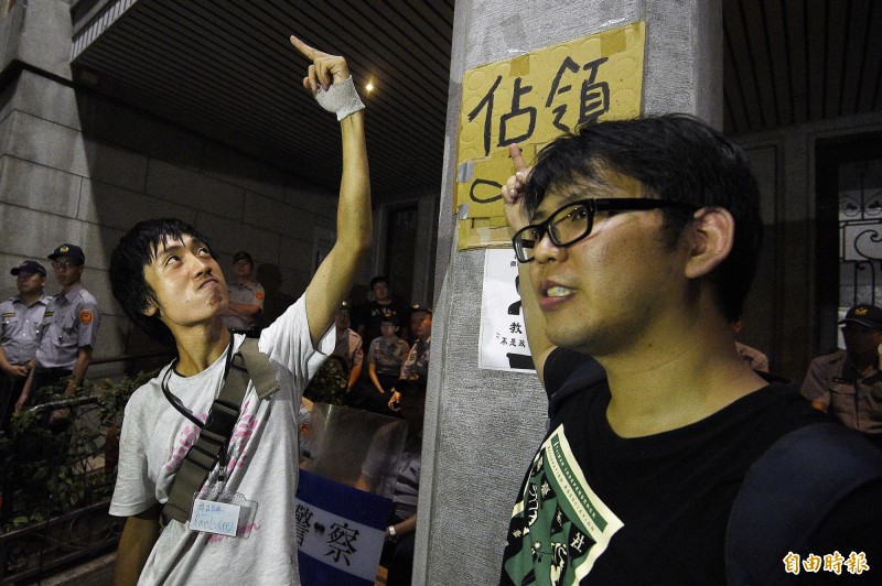 「因為我們沒有投票權，所以大人們漠視我們的聲音！」是啊！孩子在談教育，而大人只愛玩政治，（記者陳志曲攝）