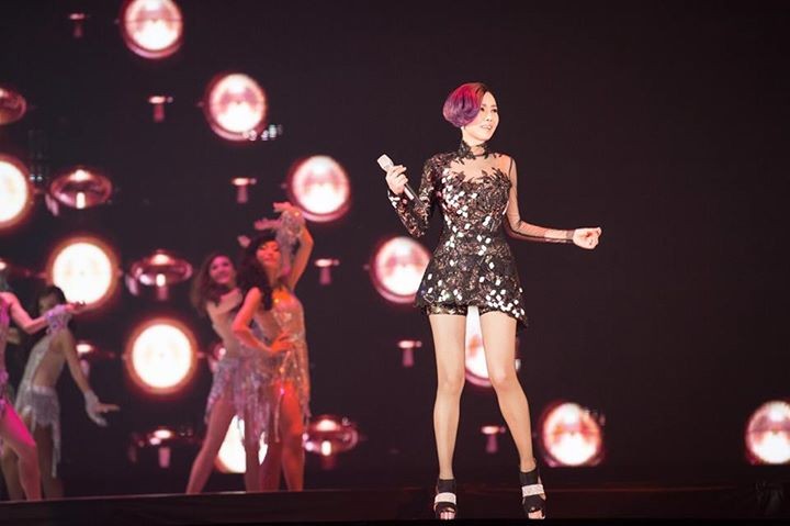 回到故鄉高雄，二姊的心情很亢奮，有點像剛換了新電池，電力十足。（作者提供）